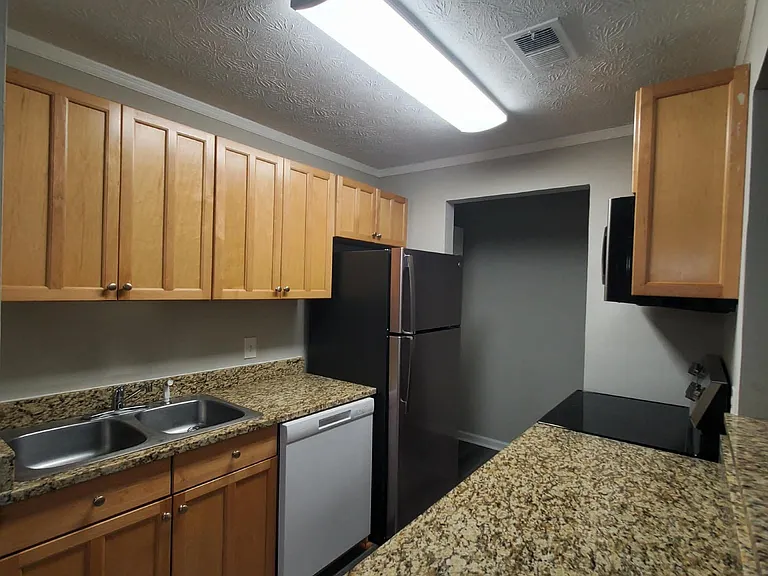 2396 Lawrenceville Hwy #F — Photo 9