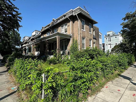 3rd image of 1122 Holbrook St NE