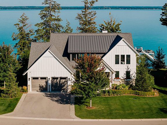 2nd image of 15724 Shoreline Ct