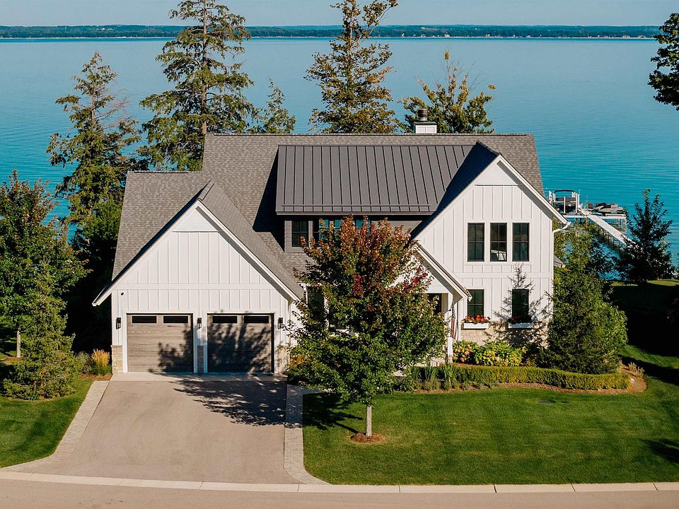 15724 Shoreline Ct, Traverse City, MI 49686 | MLS #1951013 | Zillow