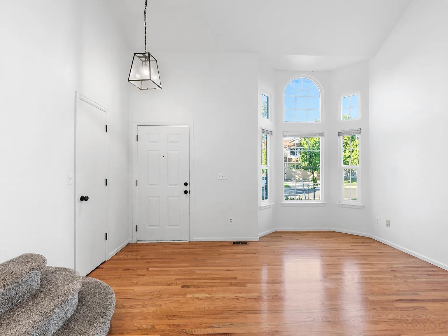2556 Woodrose Pl — Photo 4