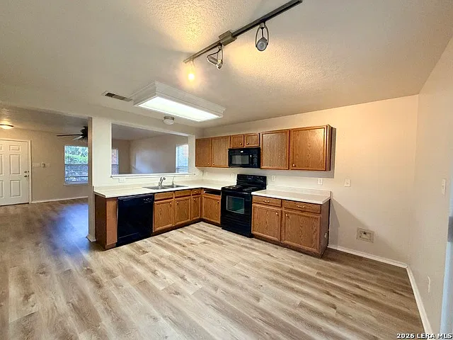 3 bed, 2.5 bath, 1446 sqft, $1,700 — Photo 2