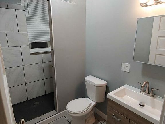 3rd image of 3921 Pennsylvania Ave Unit 1