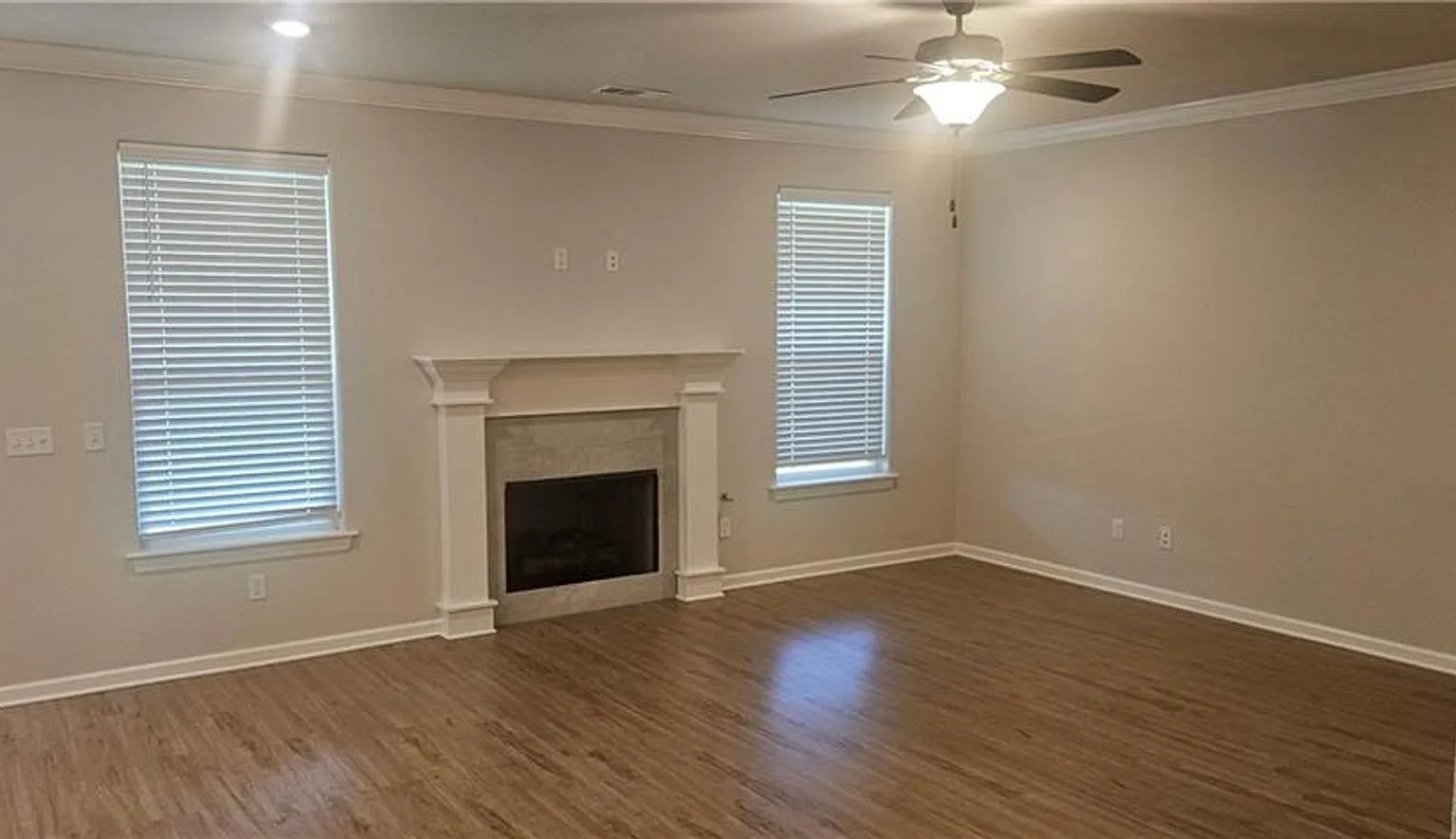 Nice Home in Farmington Close to Schools — Photo 1