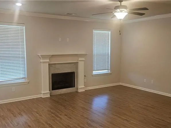 302 S Emerald Woods Run, Farmington, AR 72730