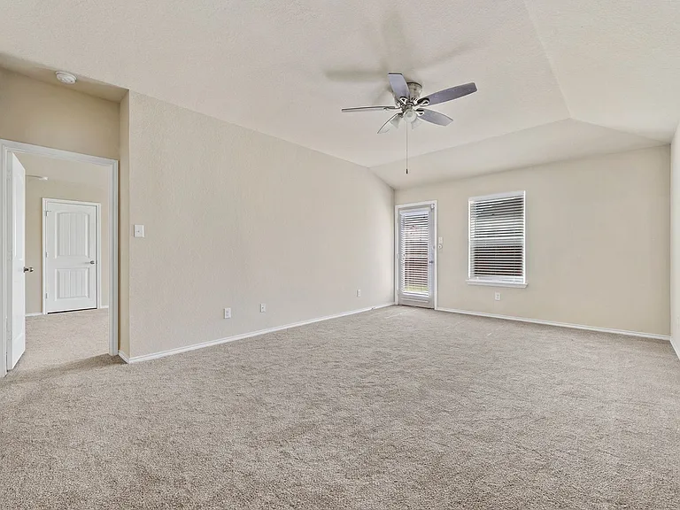1533 Redbridge Dr — Photo 7