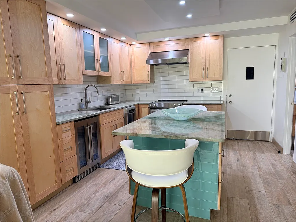 1 bed, 650 sqft, $2,300 — Photo 2