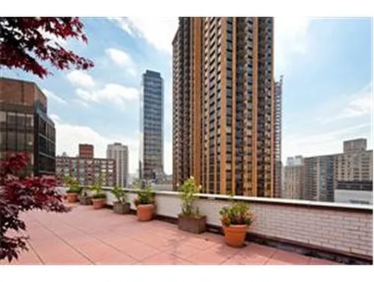 Sold by Douglas Elliman | media 15