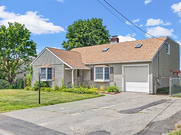2nd image of 15 Beacon Hill Blvd