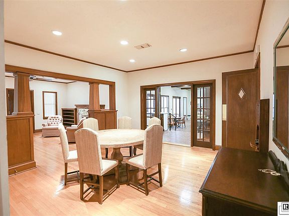 3rd image of 140 Peacock Ln