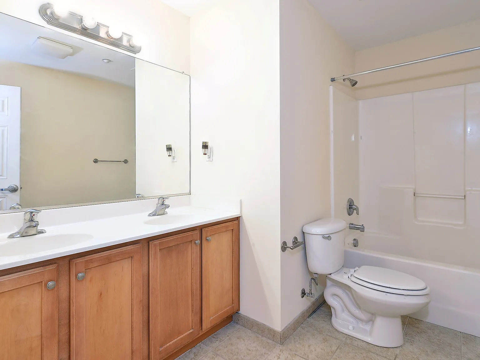 4345 New Town Ave — Photo 2