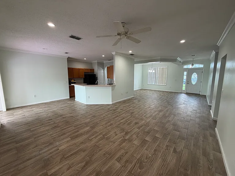 1642 Stanley Ave — Photo 2