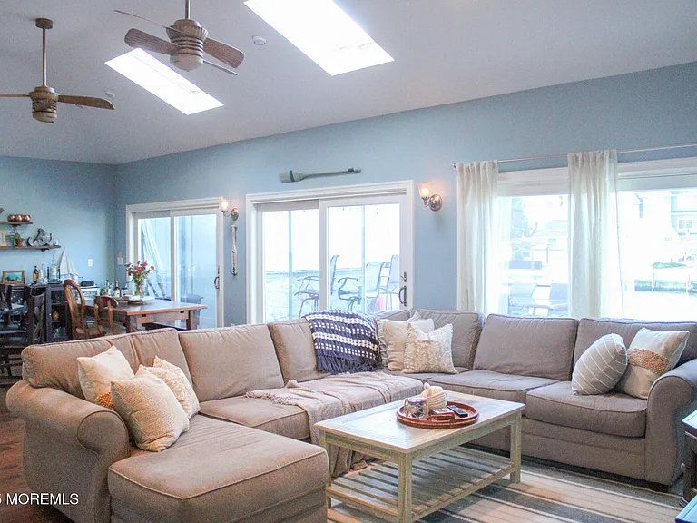 3428 Maritime Dr — Photo 7