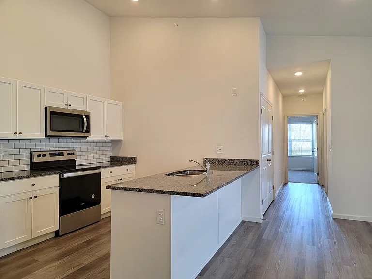 4611 Commerce St #104 — Photo 11