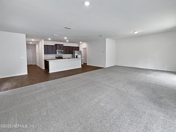 3rd image of 5823 CALVARY Drive
