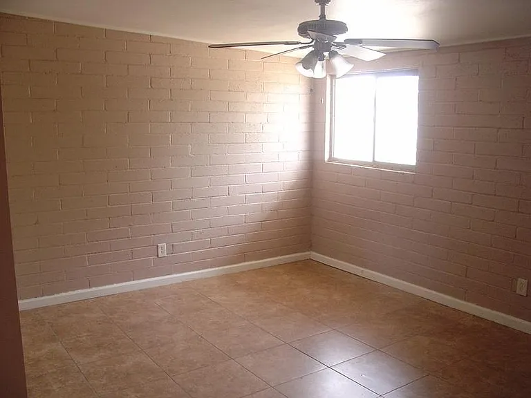 1823 W Fairmount Ave — Photo 13