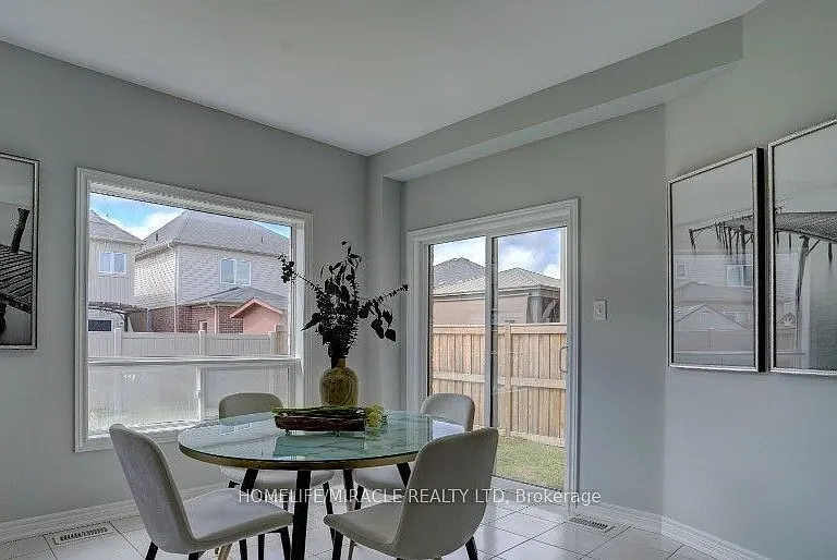95 William Fair Dr #UPPER — Photo 10