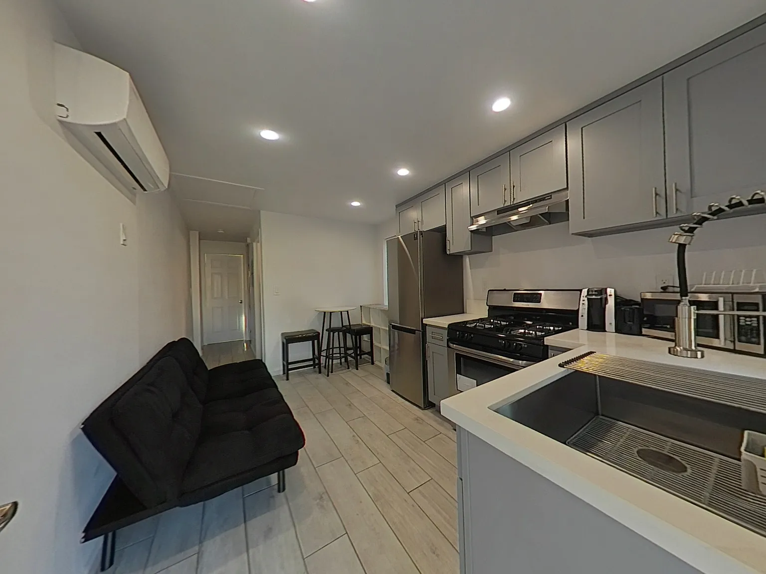 1 bed, 435 sqft, $1,800 — Photo 3