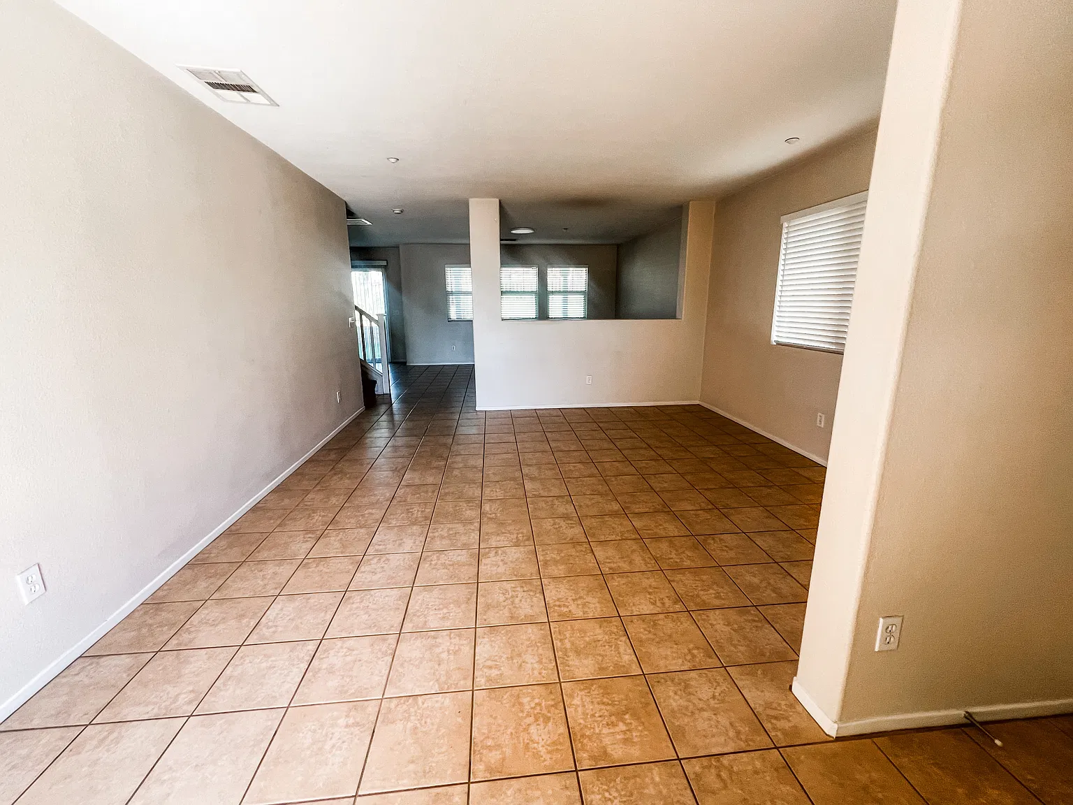 4 bed, 2.5 bath, 3150 sqft, $3,500 — Photo 4