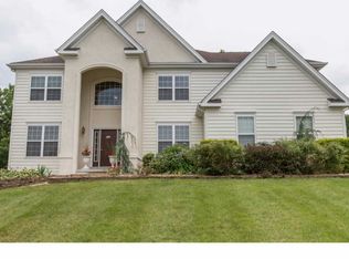 104 Coachlight Cir, Chalfont, PA 18914