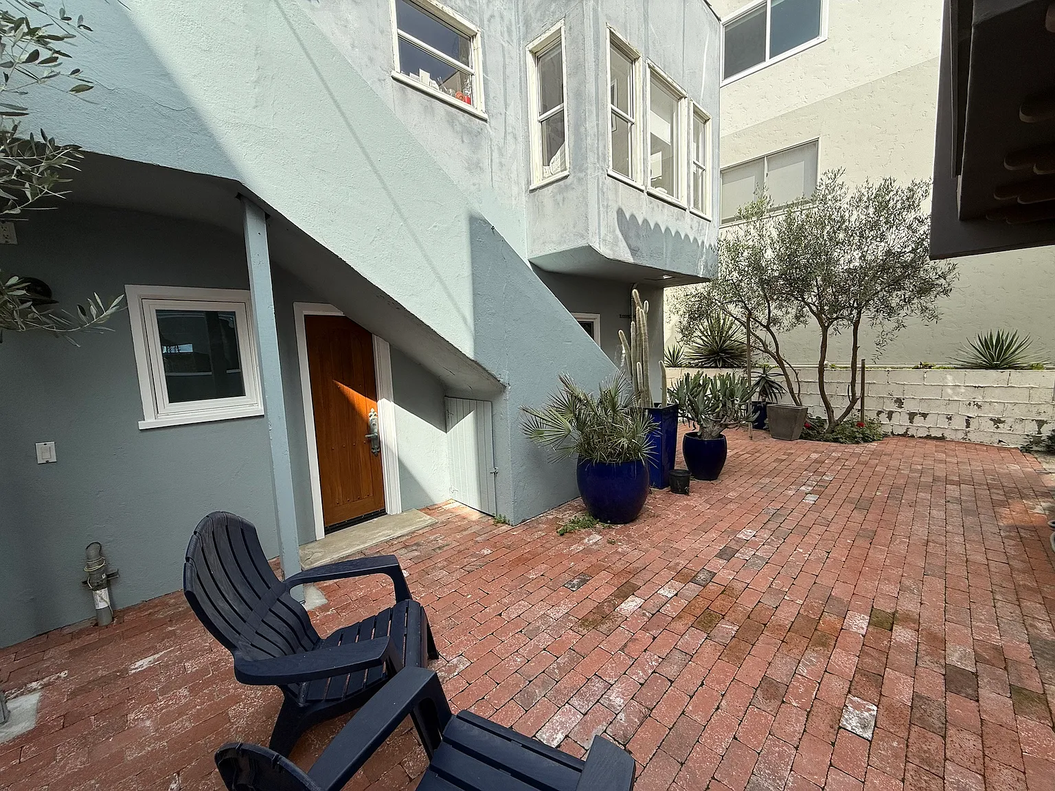 Studio, 300 sqft, $2,500 — Photo 2