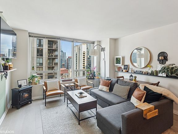 3rd image of 33 W Ontario St APT 21I