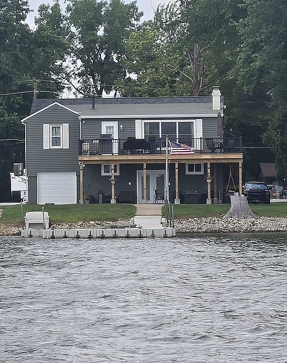 2nd image of 1452 N Shore Dr