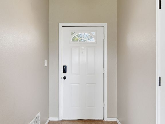 4th image of 122 Button St