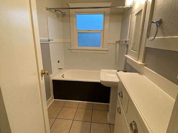 4th image of 226-248 Gaviota Ave #232