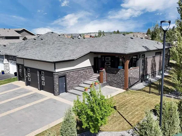 40 W Talisman Close, Red Deer, AB T4P 0T7