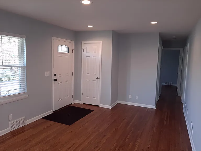 2824 S 76th Ave — Photo 3