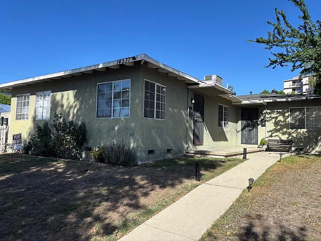 2 bed, 903 sqft, $2,695 — Photo 1