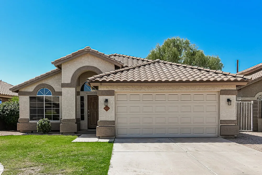 3 bed, 2.0 bath, 1409 sqft, $2,380 — Photo 1