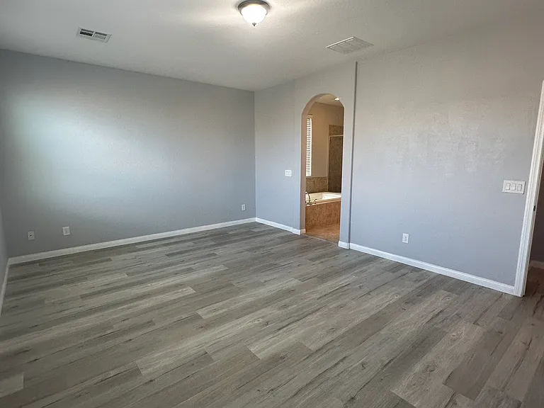 576 Glassford Ct — Photo 33