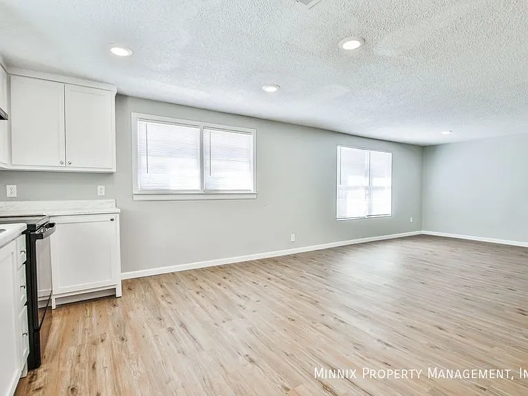 1300 S 11th St — Photo 16