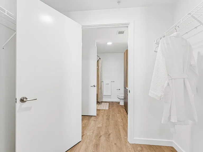 1x1 Closet