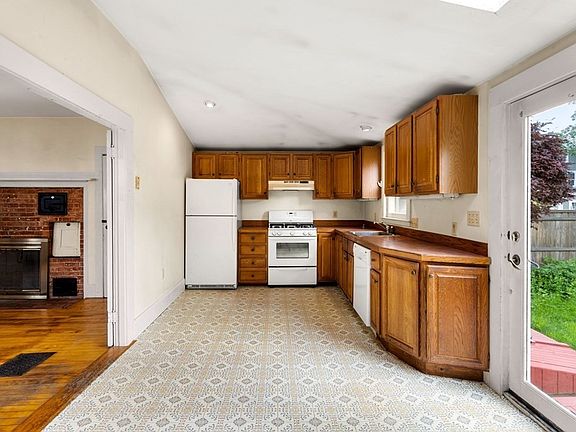 5th image of 27 Carter St