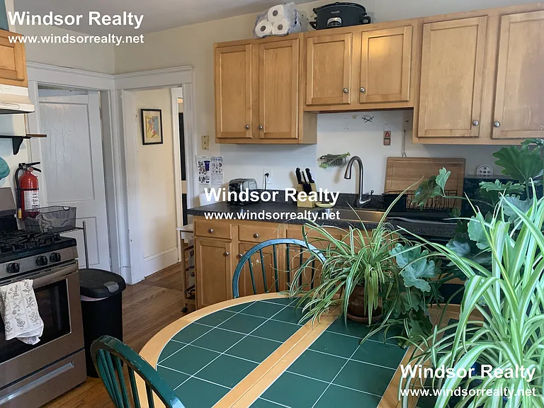 Lincoln Pkwy — Photo 16