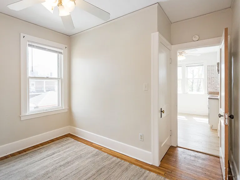 1042 Wayburn Ave — Photo 15