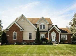 9140 Lanning Ln, Brighton, MI 48116