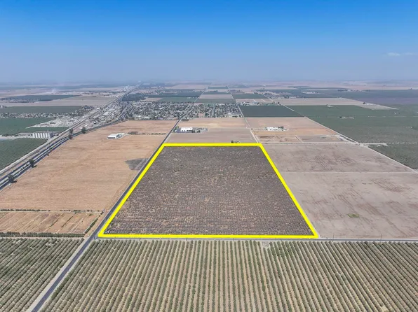 1351 E Sierra Avenue, Pixley, CA 93256