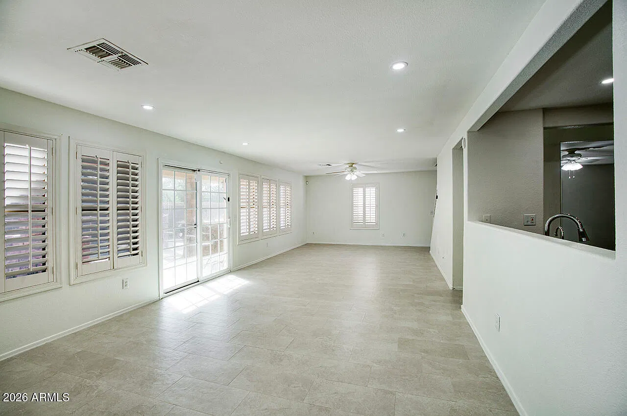 4 bed, 2.5 bath, 2604 sqft, $3,495 — Photo 4