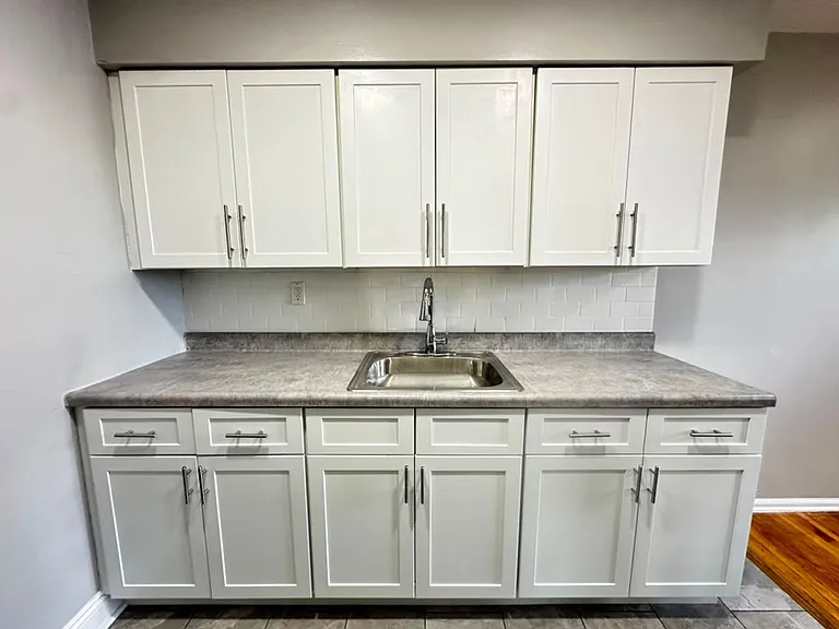 245 Reynolds Ter — Photo 5