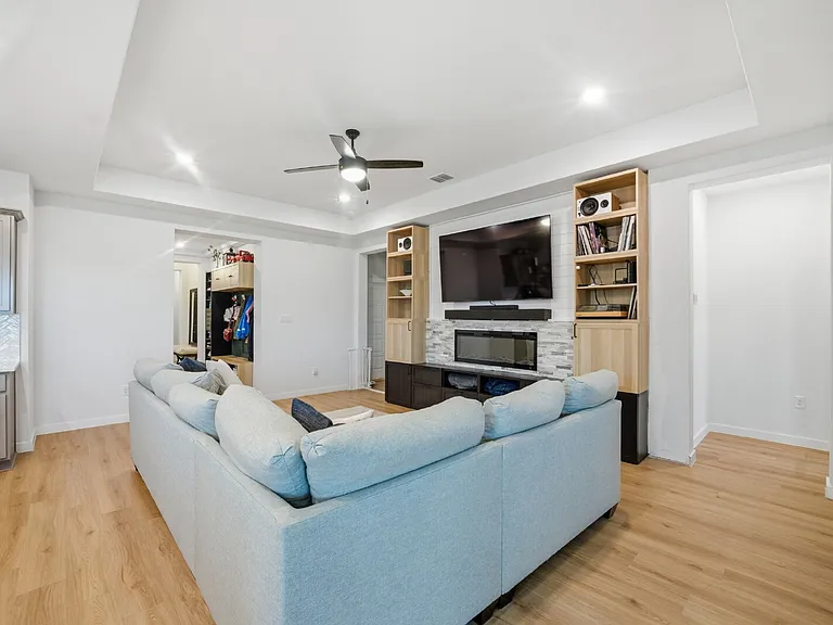 15592 Jake Xing — Photo 3