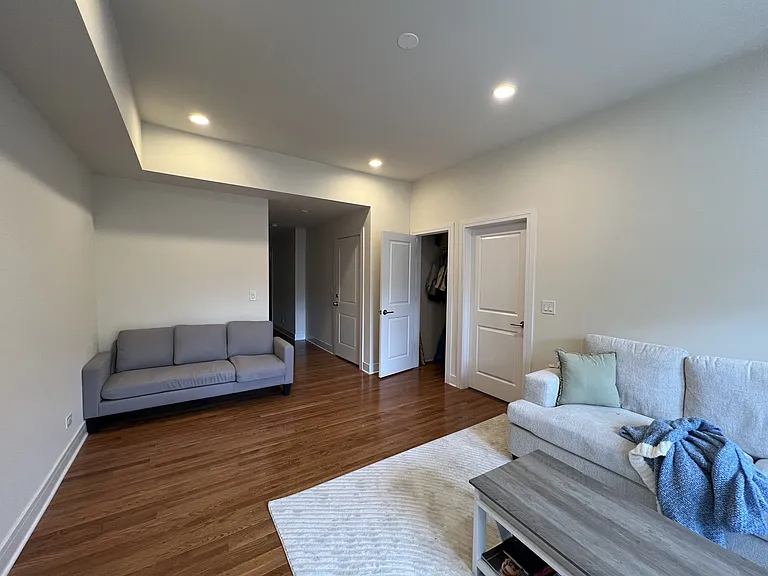 710-16 W Buckingham Pl — Photo 15