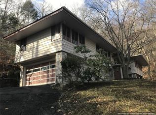 32 Hospital Rd, Tuxedo Park, NY 10987