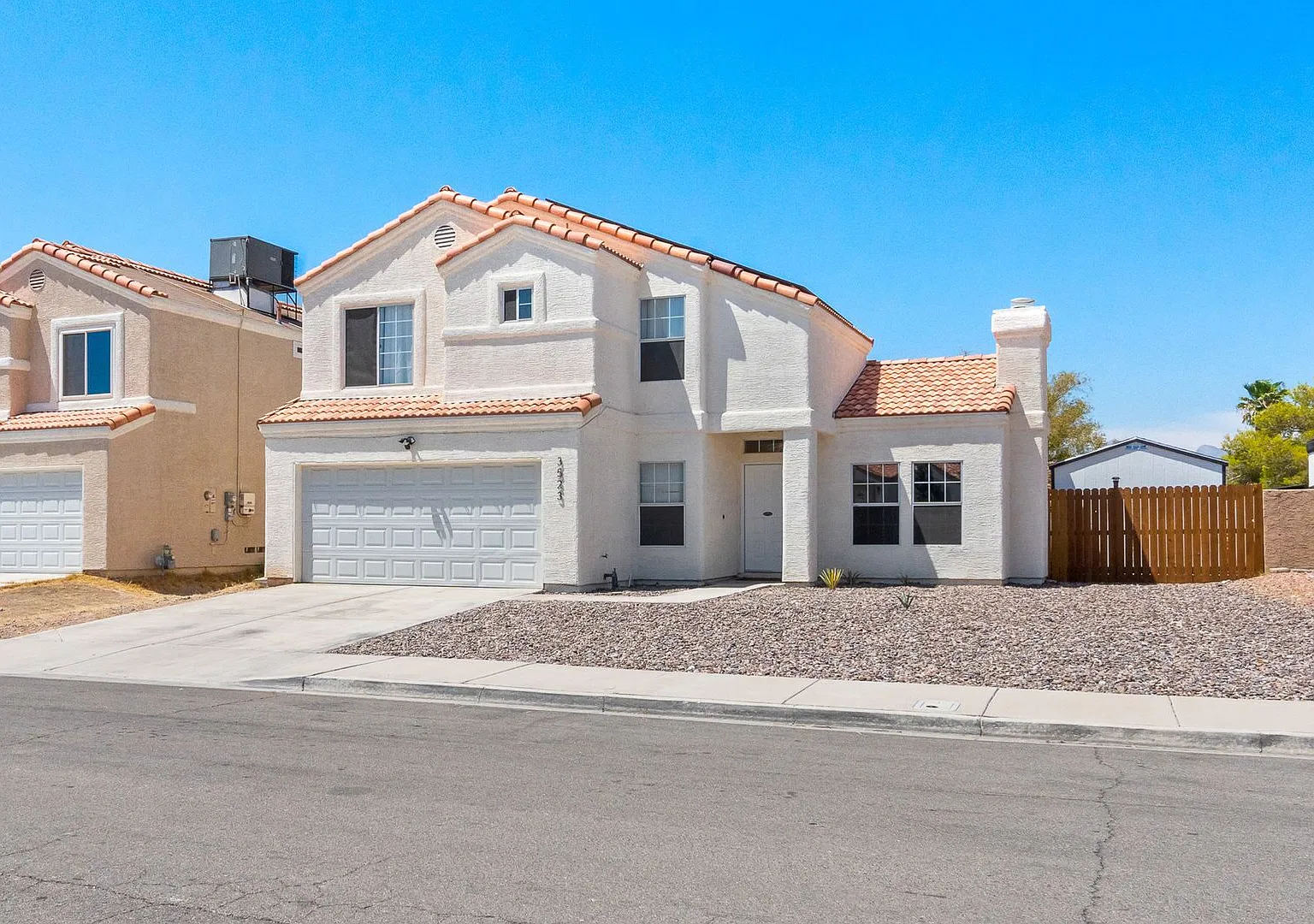 Stunning 3-bedroom Home with Huge Backyard in North Las Vegas — Photo 2