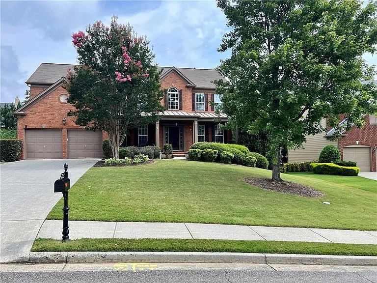 1695 Montcliff Dr — Photo 2