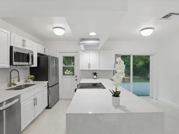 3330 N 72nd Ter, Hollywood, FL 33024