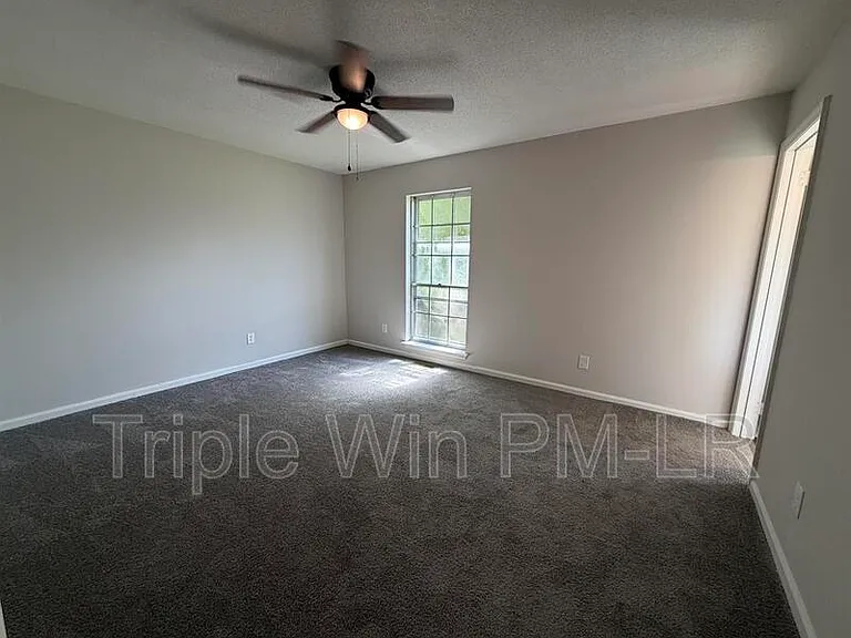 33 Single Oaks Dr — Photo 18